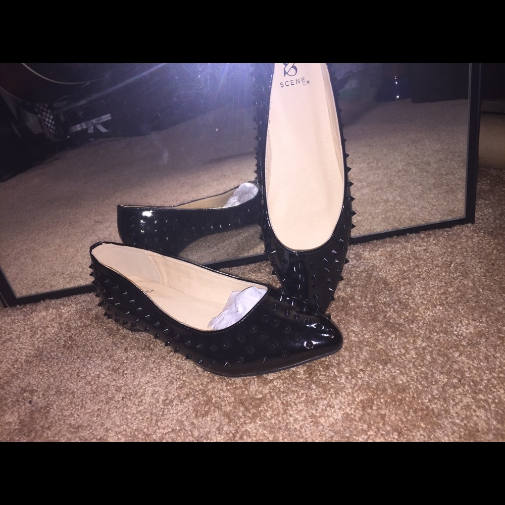 Spiked-up Flats